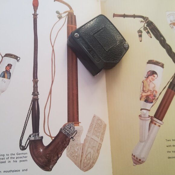VINTAGE BOOK ON PIPES and SMOKING HISTORY - Picture 3 of 6